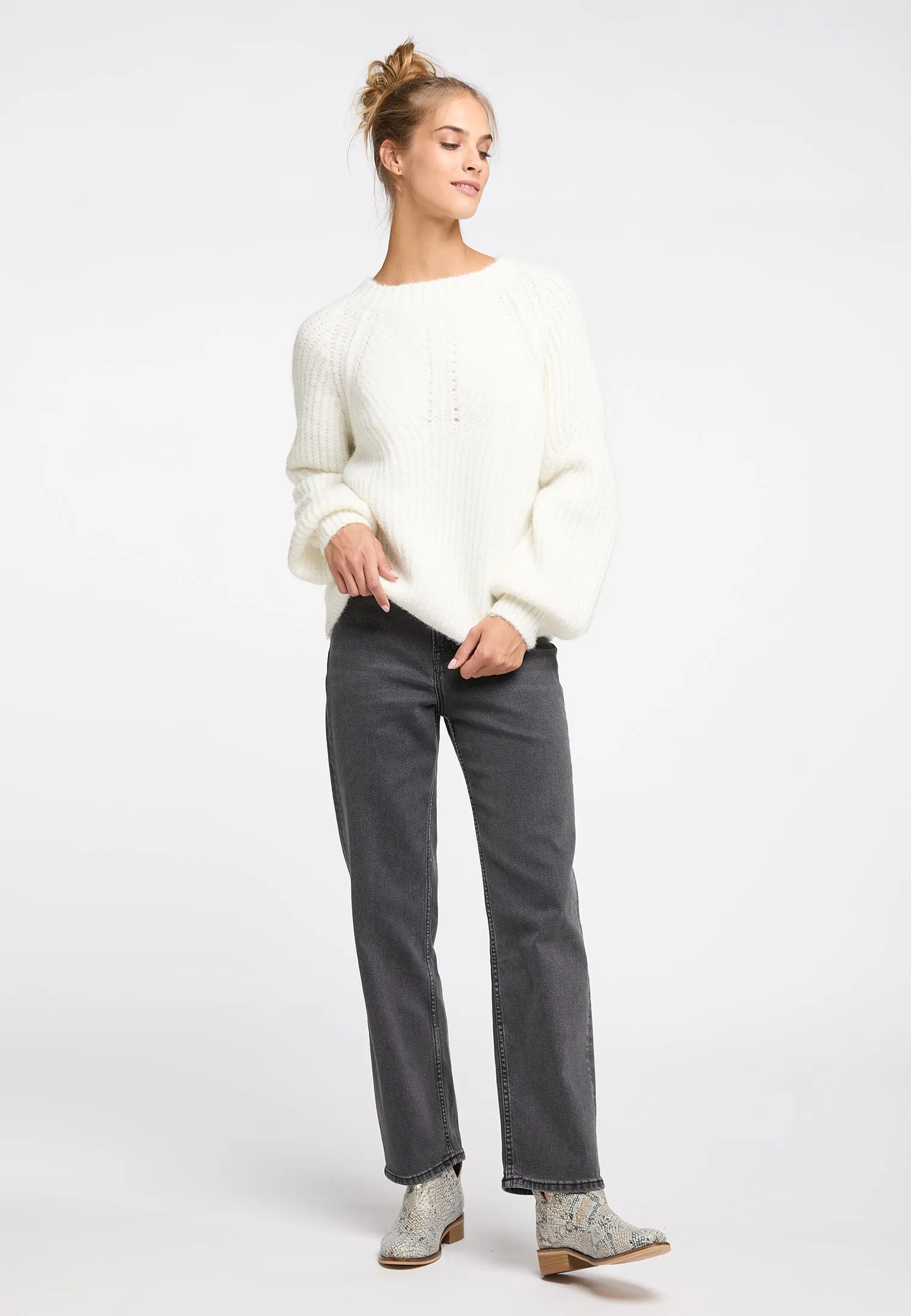 IZIA Women's Knitted Sweater