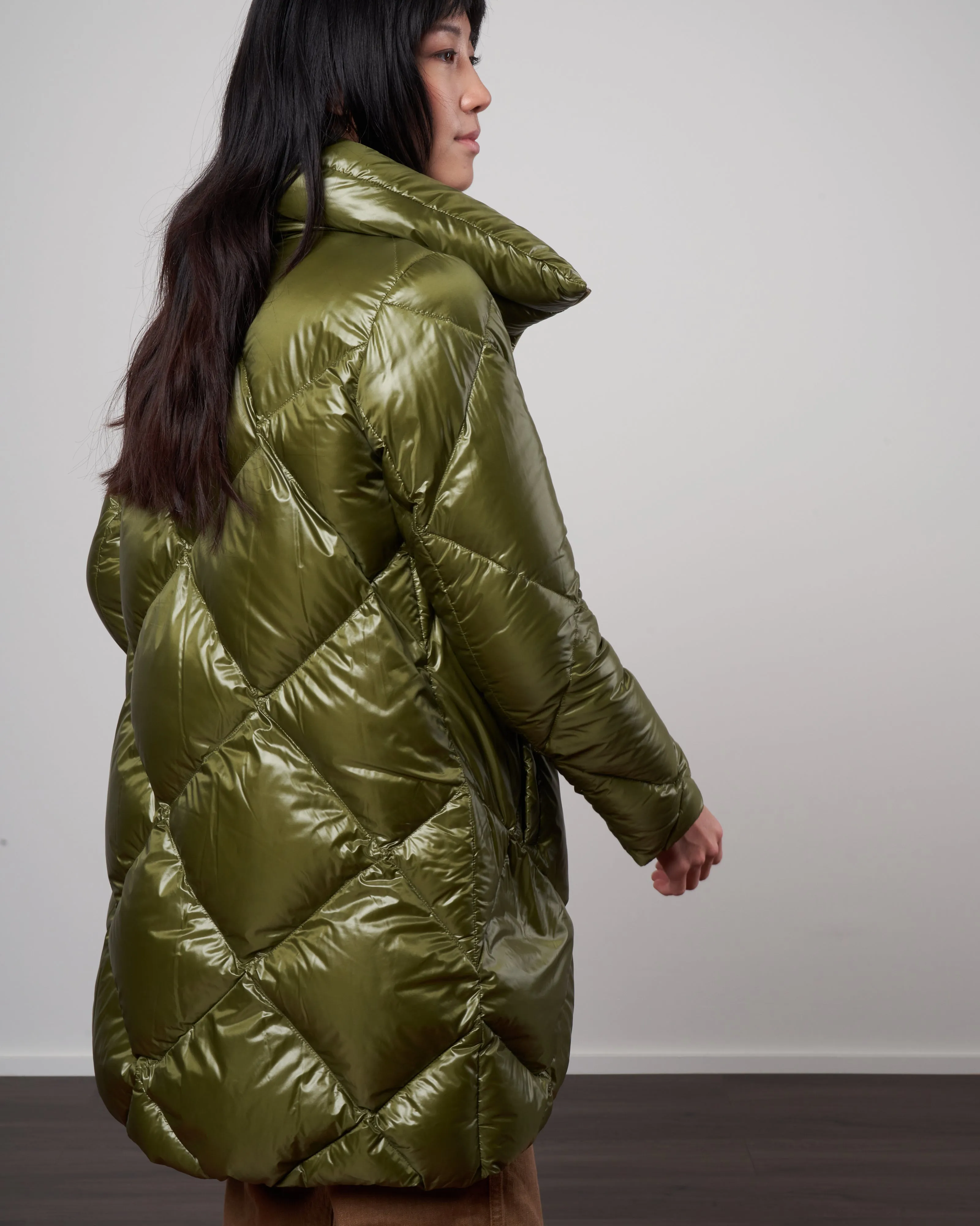 nylon ultralight diamond quilt a-line, hi-lo jacket - verde oliva