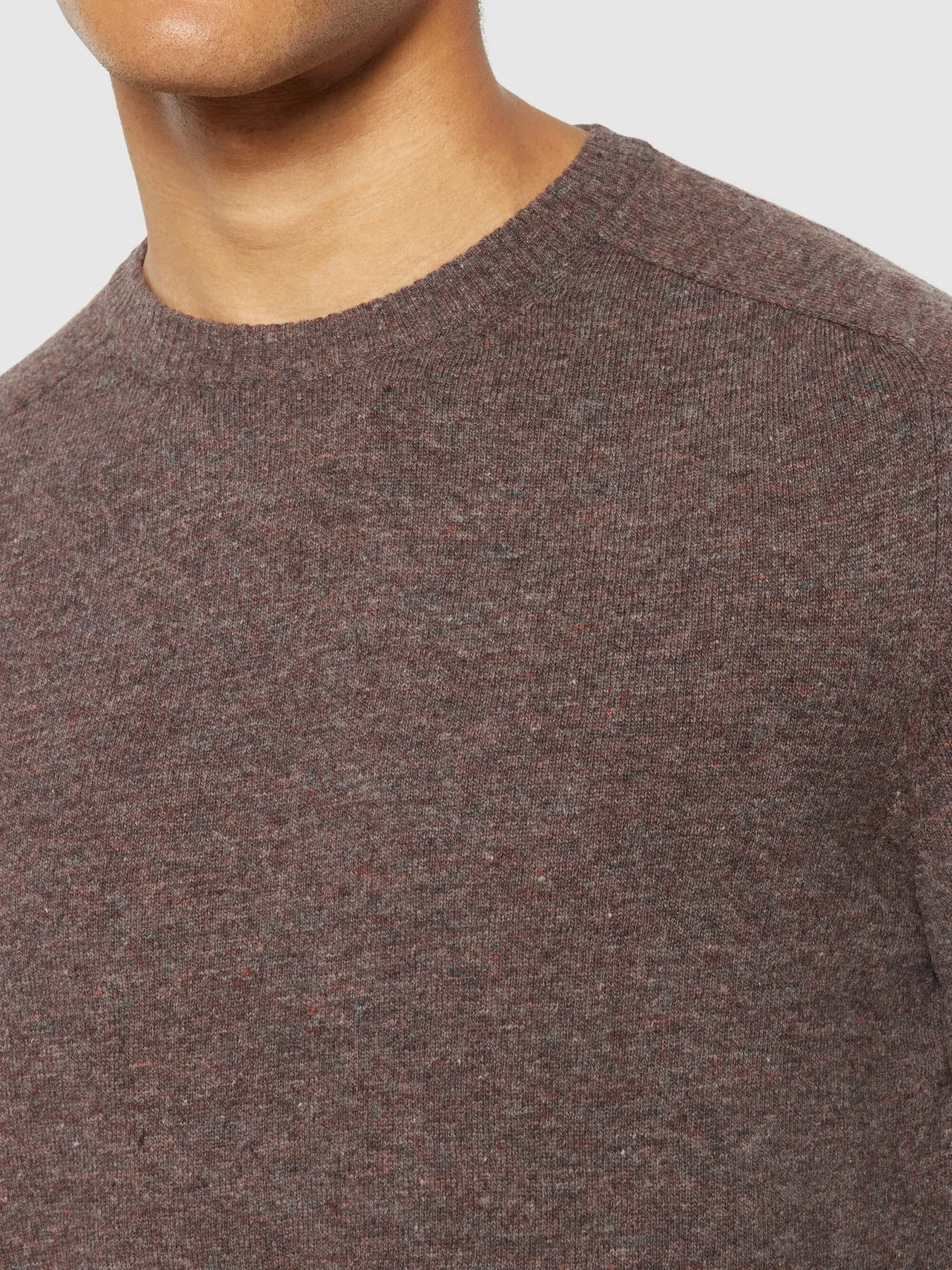 O-neck wool knit sweater in demitasse brown