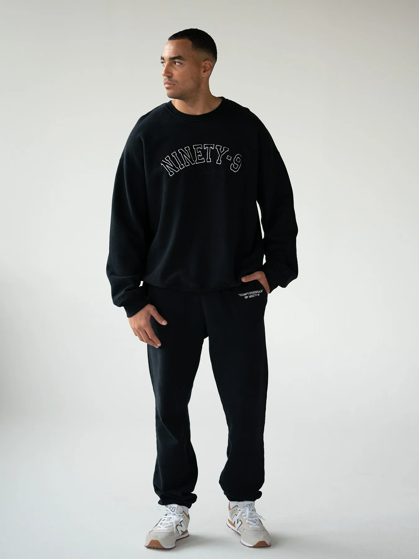 SET - ESSENTIALS - COLLEGE SWEATER AND SWEATPANTS • BLACK