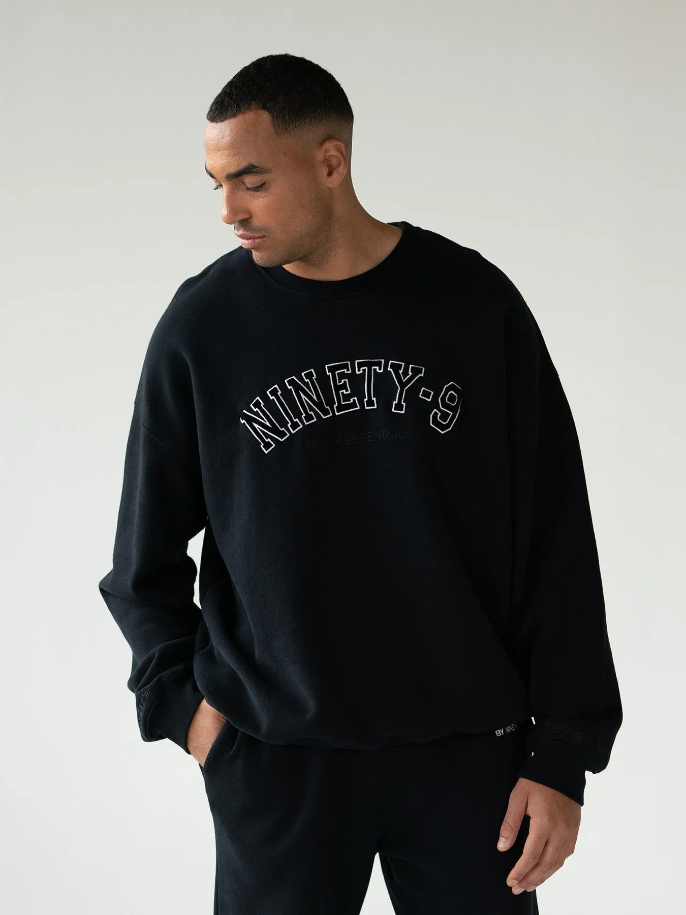SET - ESSENTIALS - COLLEGE SWEATER AND SWEATPANTS • BLACK
