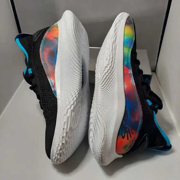 Under Armour Curry Flow 8 feel good flow black sneaker. Size 6 youth