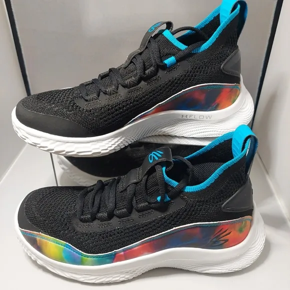 Under Armour Curry Flow 8 feel good flow black sneaker. Size 6 youth